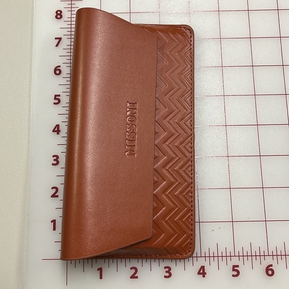 MISSONI NWT Chevron Embossed Flap Front Vegan Leather Eyeglass Case with Cloth - Picture 5 of 12